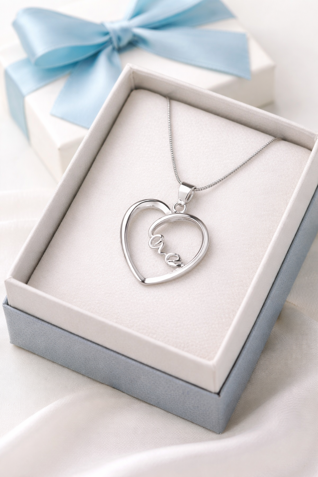 💖 925 SREBRNA OGRLICA – SRCE „LOVE“  No.046