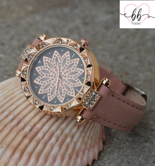 Elegantan ženski sat s unikatnim cvjetnim dizajnom