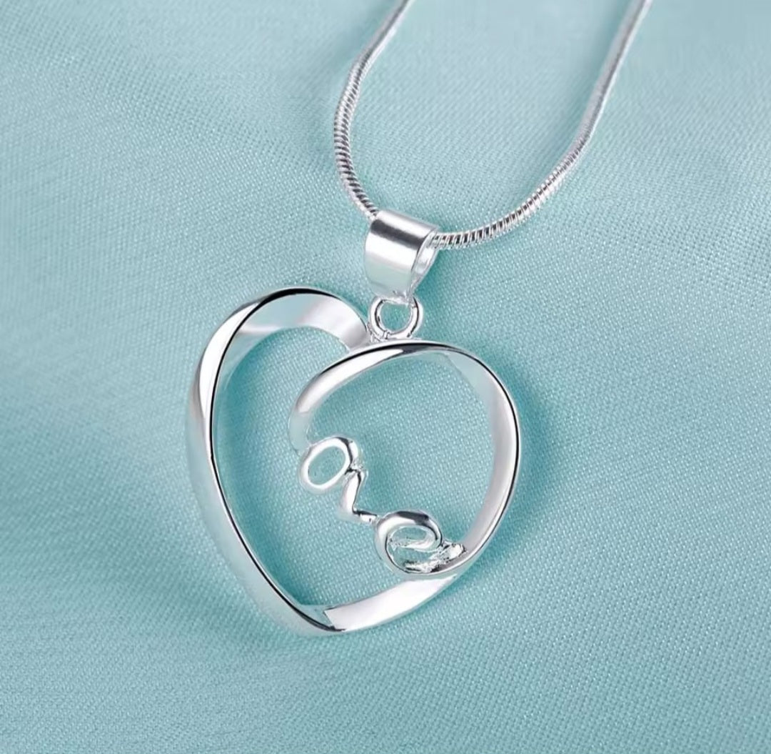 💖 925 SREBRNA OGRLICA – SRCE „LOVE“  No.046